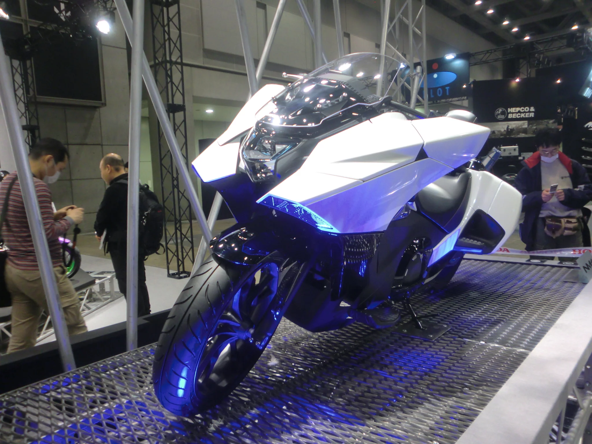 Another critical factor in the genesis of this new entity was a desire to create a machine capable of crossing traditional two-wheeled lines and reach out to a wider audience. The creative team of engineers who conceived, designed and put the NM4 together are in their twenties and thirties. They were given a completely free hand. In that respect, the NM4 Vultus represents a leap of faith from Honda, one intended to appeal to and attract a new kind of rider.