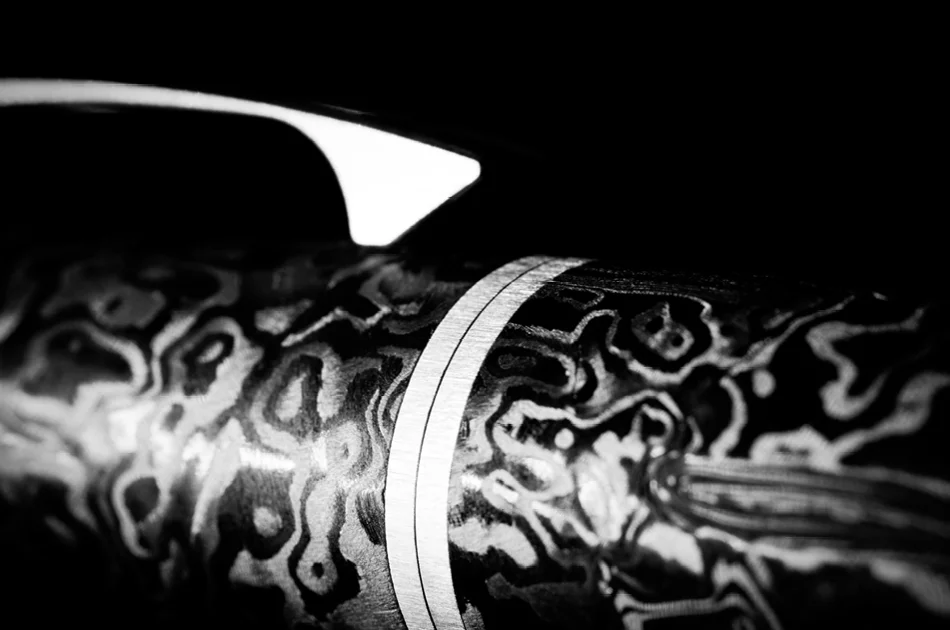 The Richard Mille RMS05 fountain pen is made of carbon composites
