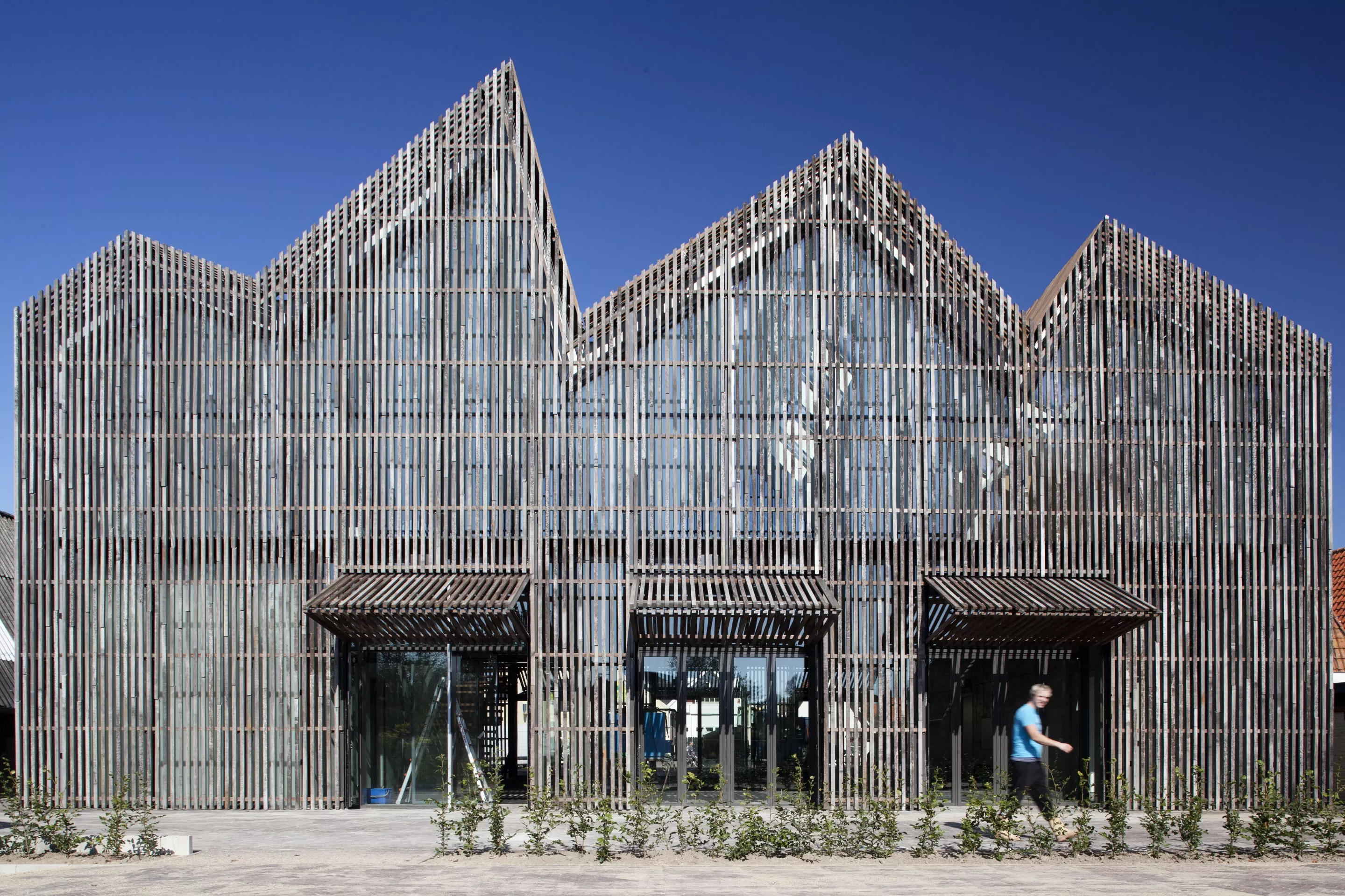The distinctive vertical wooden slats that make up the facades of the Kaap Skil Maritime and Beachcombers Museum let in diffuse daylight lending the museum a bright but softly-lit interior