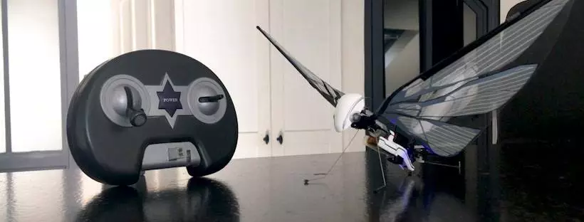 The MetaFly's remote has a maximum range of 100 meters (328 ft)