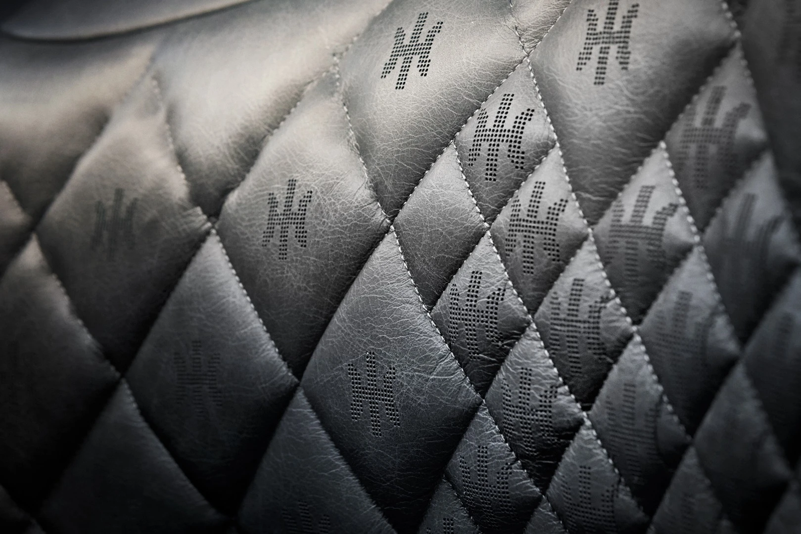 Pininfarina HK GT: beautiful leather work