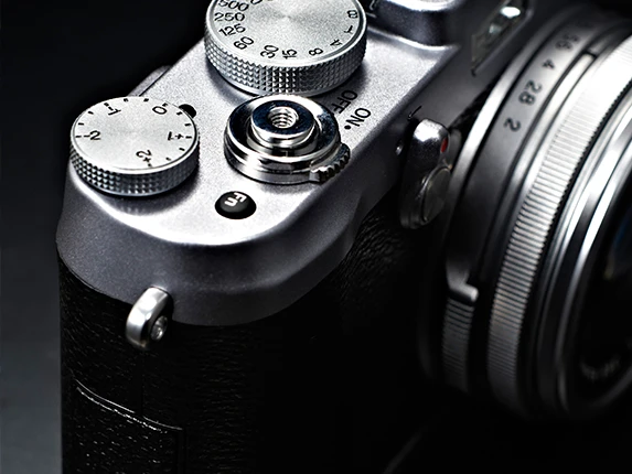 Fujifilm is claiming another world first for the X100S, in the shape of the Digital Split Image feature which overlays two images and allows the user to manually line them up