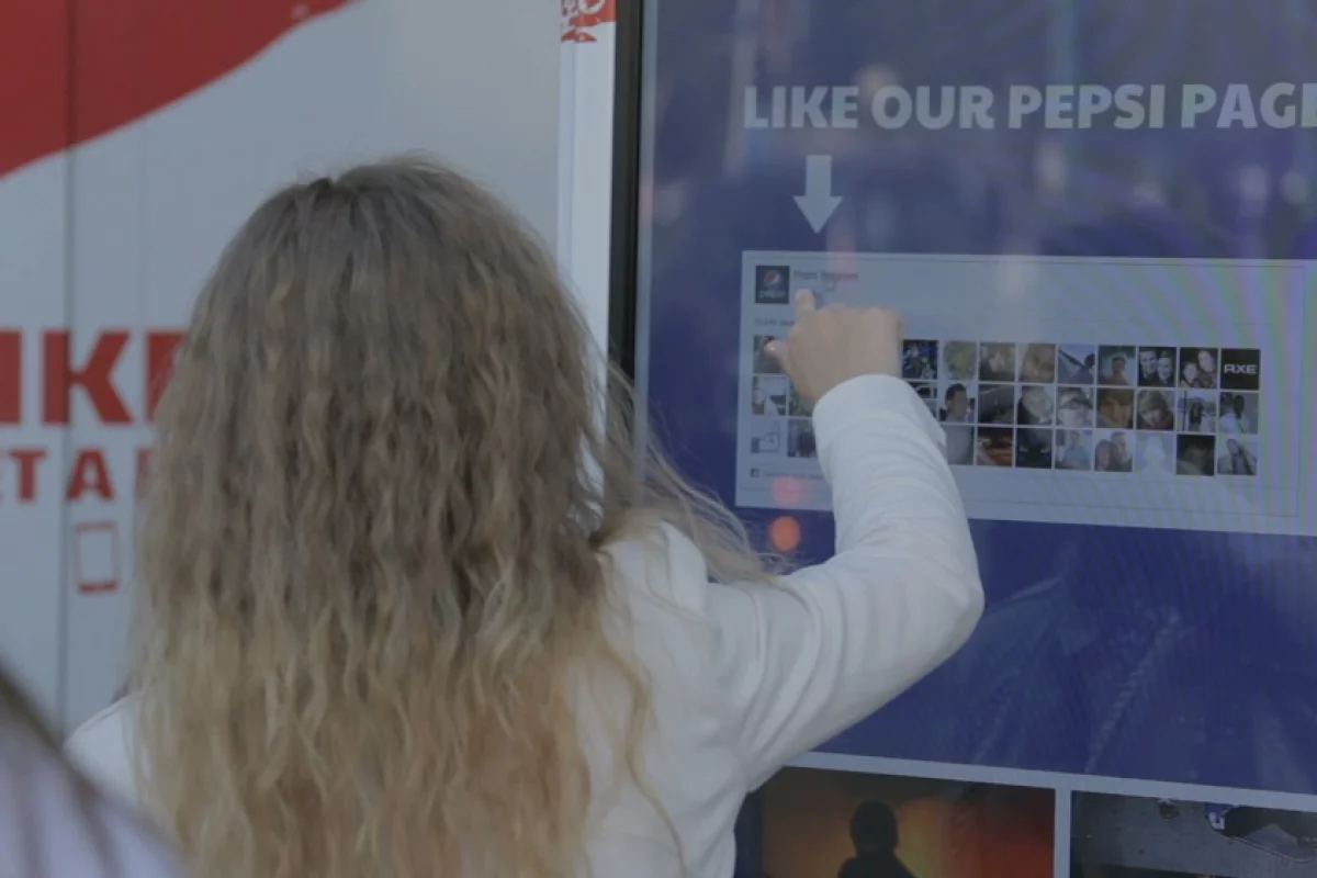 Pepsi: The Like Machine is a vending machine which doles out cans of pop to those willing to Like Pepsi on Facebook
