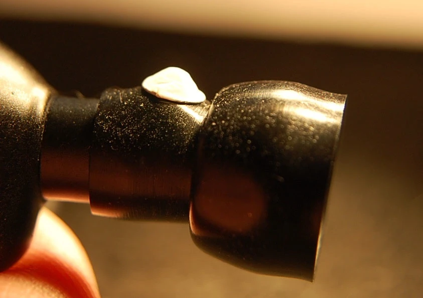 The ADEL features an inflatable tip, that is said to minimize or eliminate discomfort in the ears of music listeners