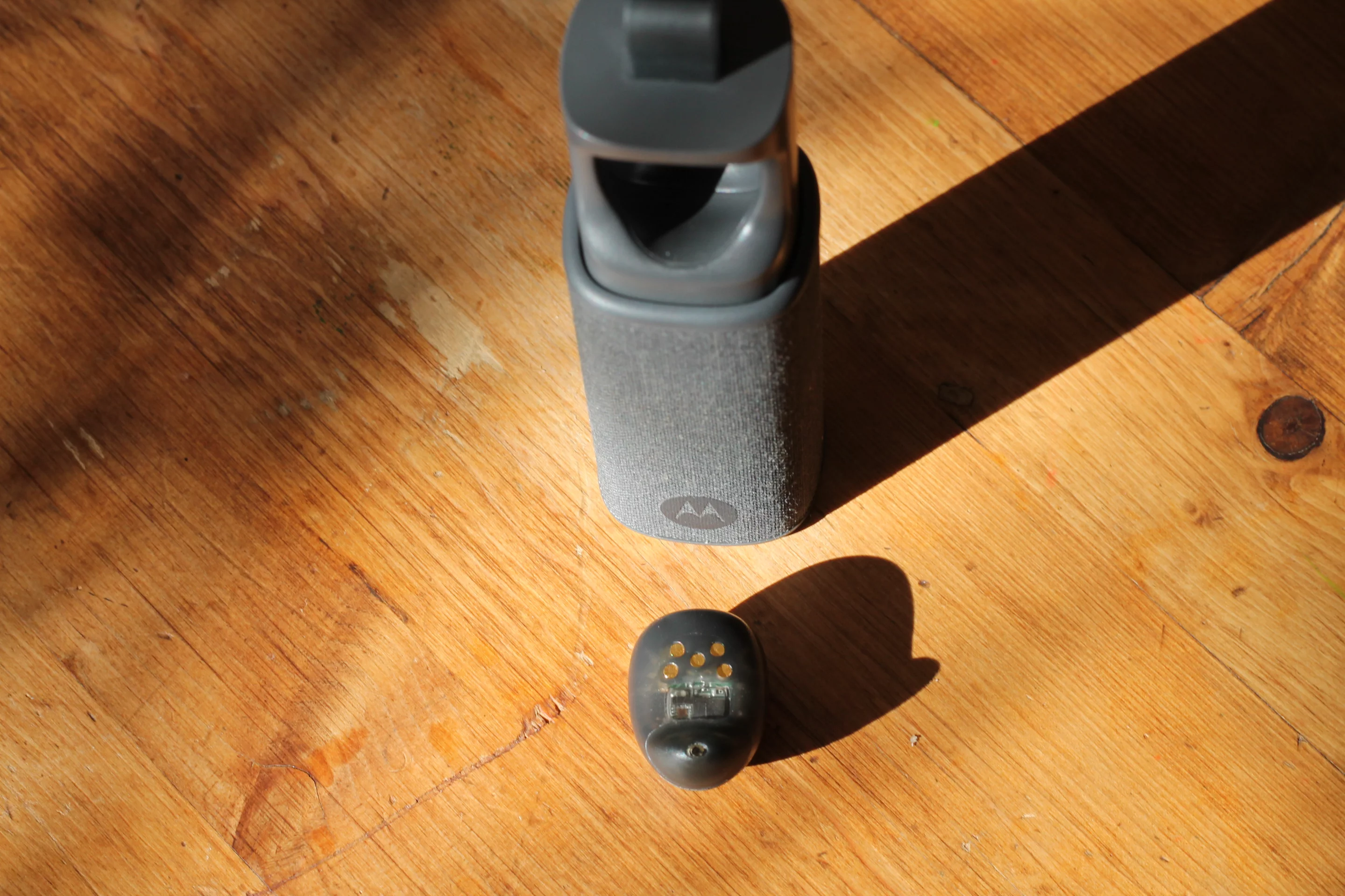 Each charge delivers about 3 hours of listening time (Image credit: Eric Mack/Gizmag.com)