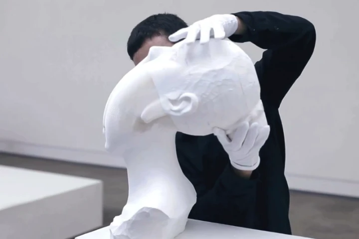 A paper bust with a difference (Image: Dominik Mersch Gallery)