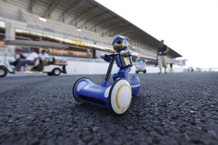 Panasonic EVOLTA batteries record - the longest distance covered by a battery-operated remote–controlled model car