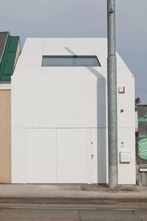 The house is designed to be part of a series of similar units, as in a terrace (Image: Hertha Hurnaus)