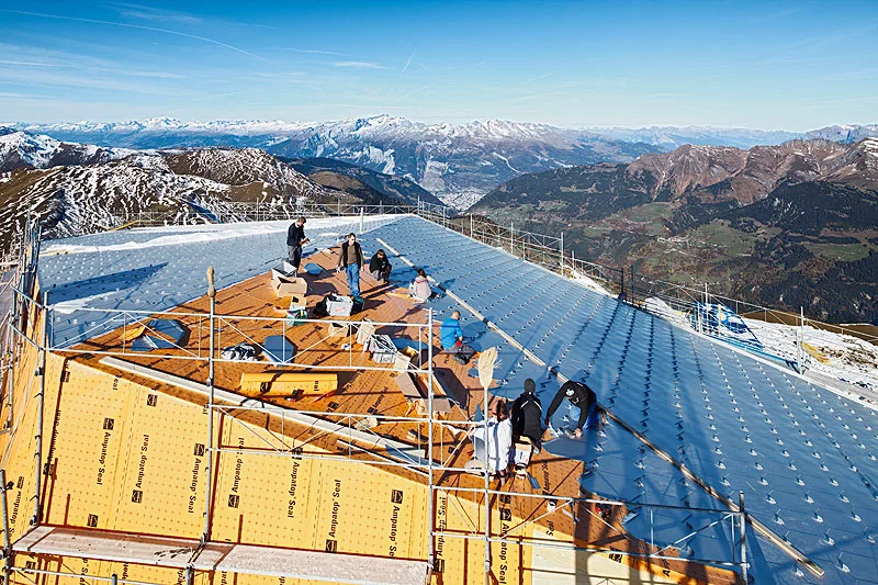 The aluminum shell being fitted (Photo: Scherrer)