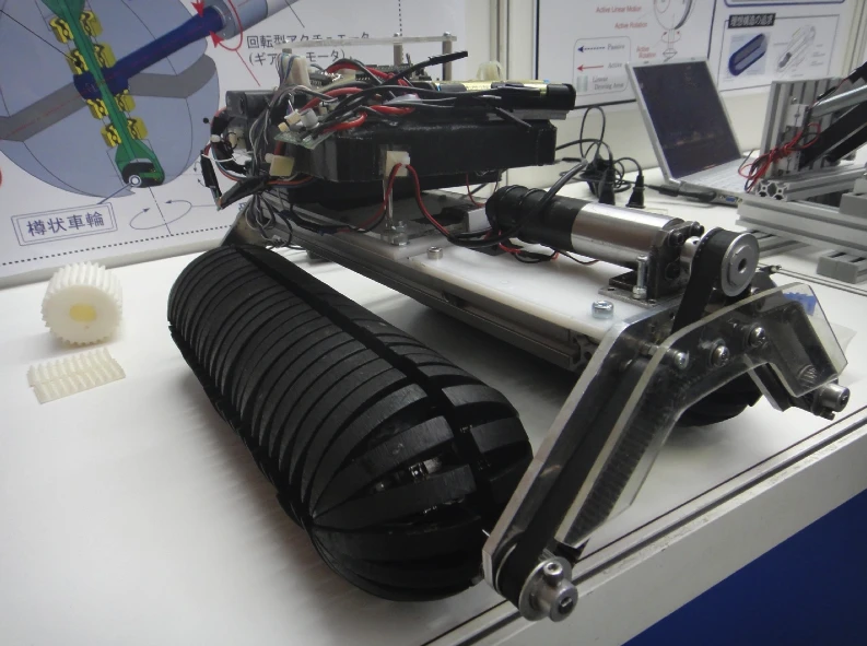 A Japanese team has developed the Omni-Crawler, a crawler-type vehicle that can move in all directions (Image: DigInfo)