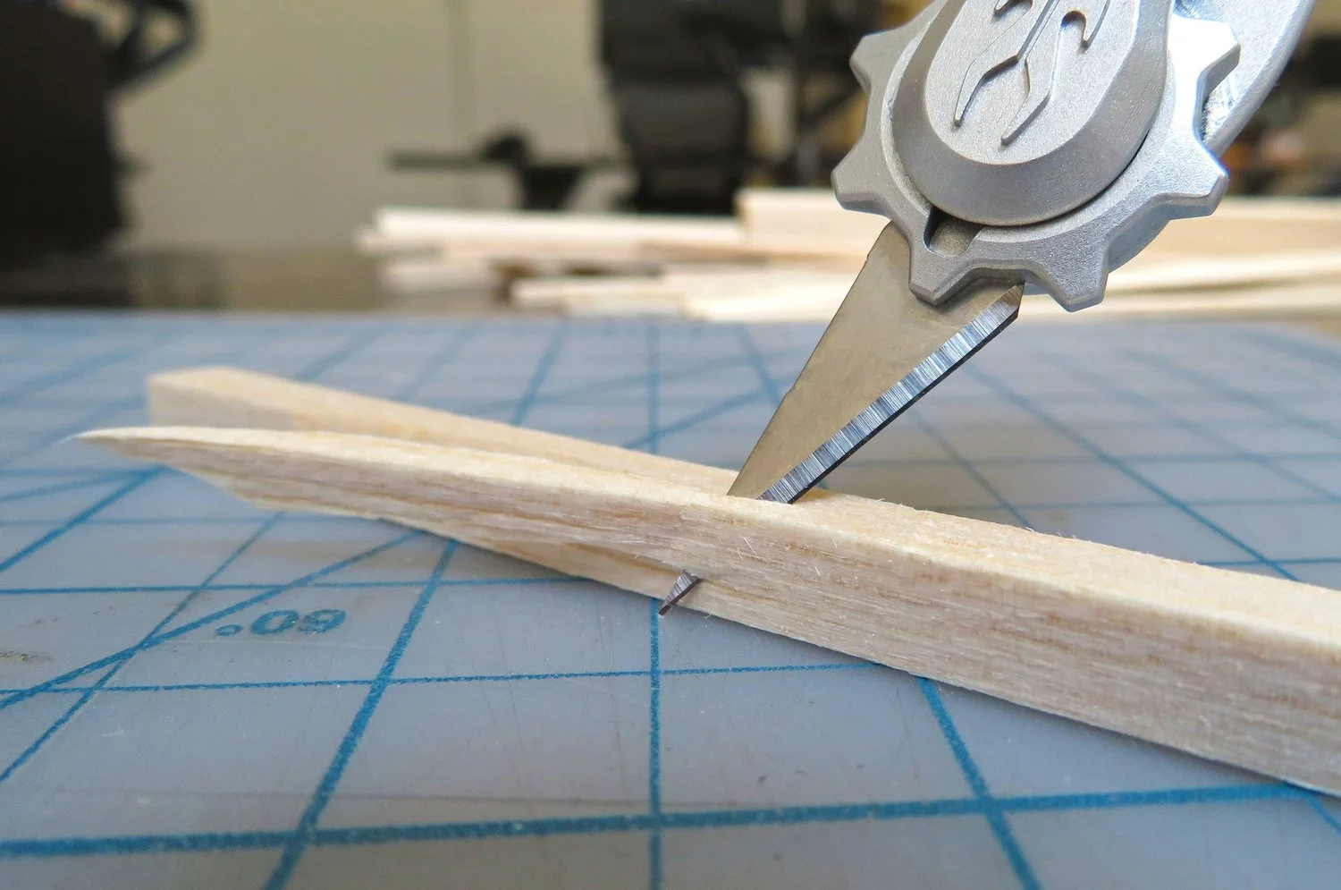 The Everyday Blade is compatible with 12 different types of blades