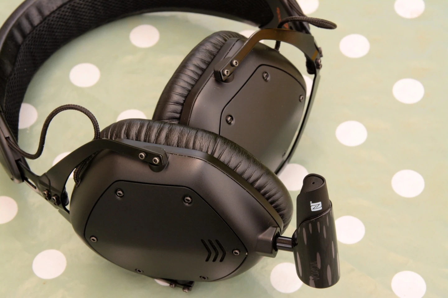 With BTunes, listeners don't have to make do with alien-sounding wireless headphones - they can listen to favorite tracks through favorite headphones