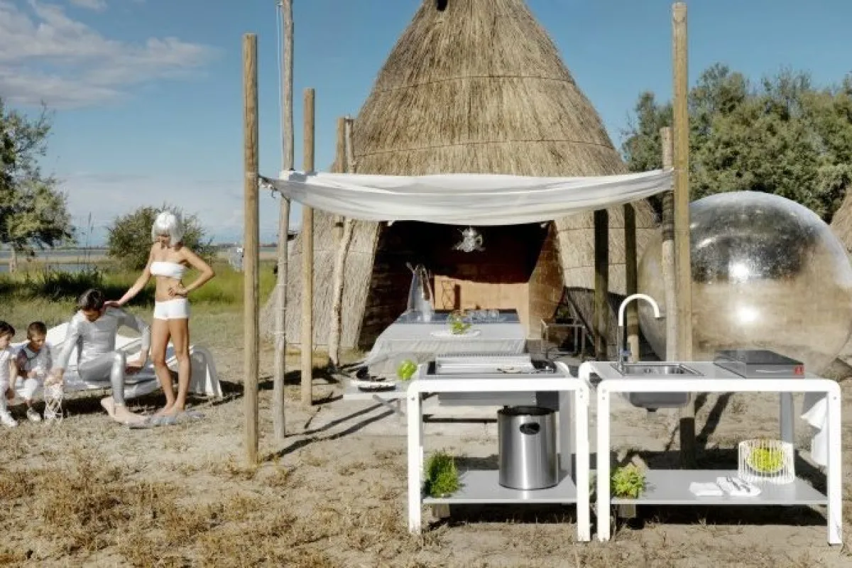 Outdoor Cocktail Bar by Italian designer Metalco (Photo: Metalco)