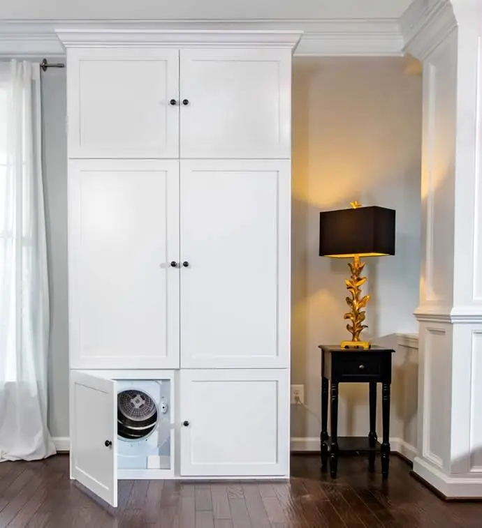 The ThreadRobe reportedly holds between 100 and 200 items, depending on the model selected