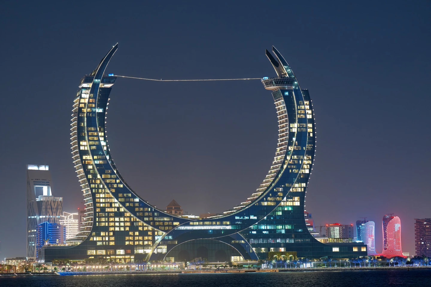 Jaan Roose walked from one of Qatar's curving Katara Towers to the other using a line with a width of just 2.5 cm (1 inch)