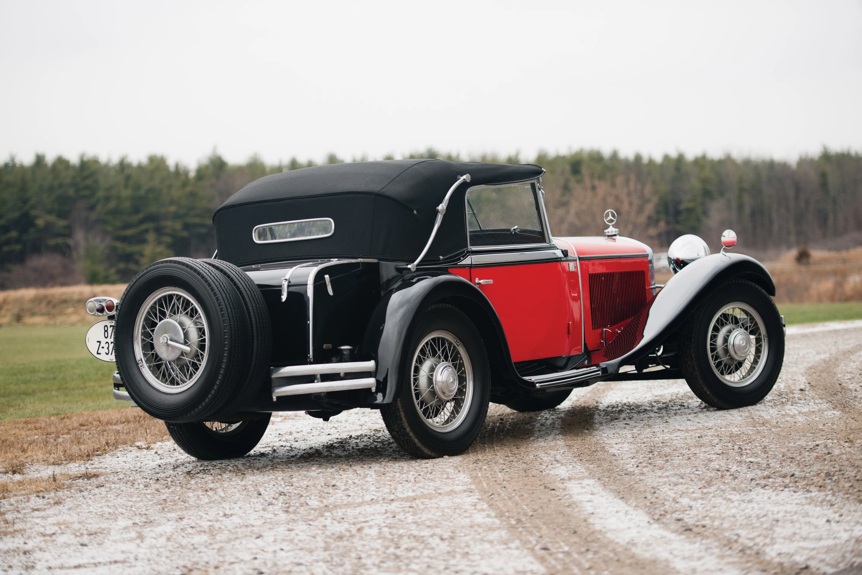 The 370 S had a wheelbase of 112 inches (284.5 cm), much shorter than its siblings: the 350 and 380 models