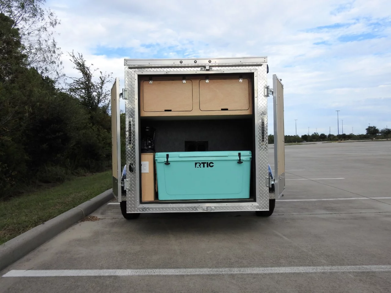 While some compact trailers and camper vans offer limited cooling capacity, with iceboxes that look like they'll barely fit three bottles of soda, the Cargo Camp's large, open rear storage bay houses a 137-L cooler for plenty of cold storage