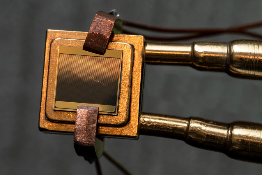 MIT researchers, led by Dr. Asegun Henry, presented a solid-state thermophotovoltaic heat engine that can operate at higher temperatures, and extract more electricity from heat than the average steam turbine