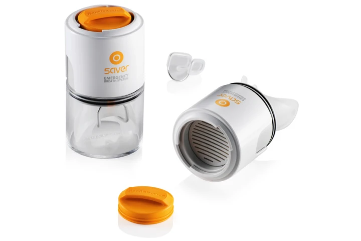 The 5aver combines LED lantern and triple-filter mask