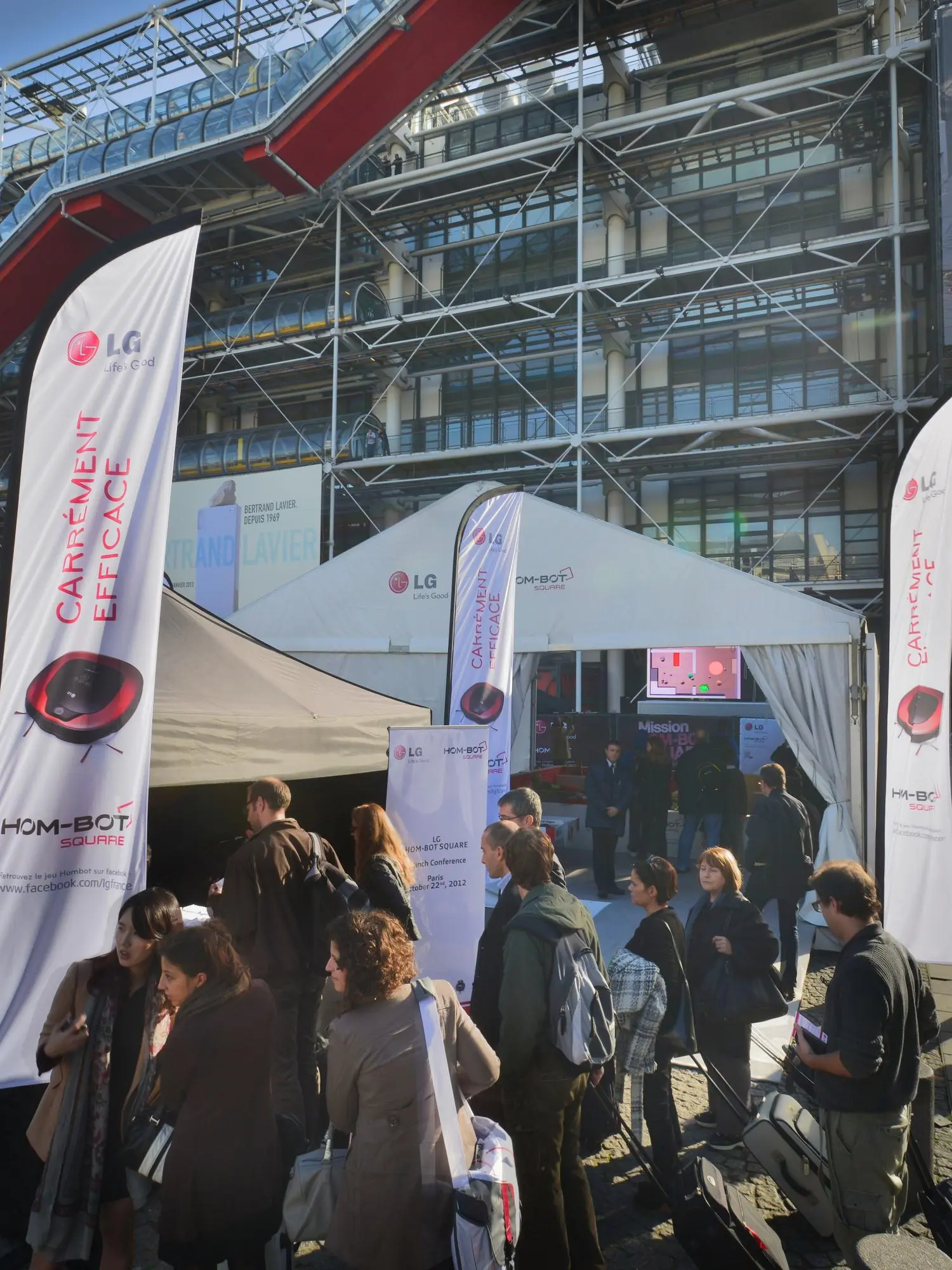 The Hom-Bot-Square launch event in Paris attracted over 3,000 visitors