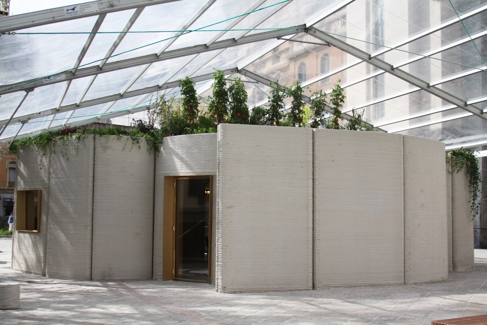 3D Housing 05 was conceived to demonstrate the efficacy of 3D-printing technology