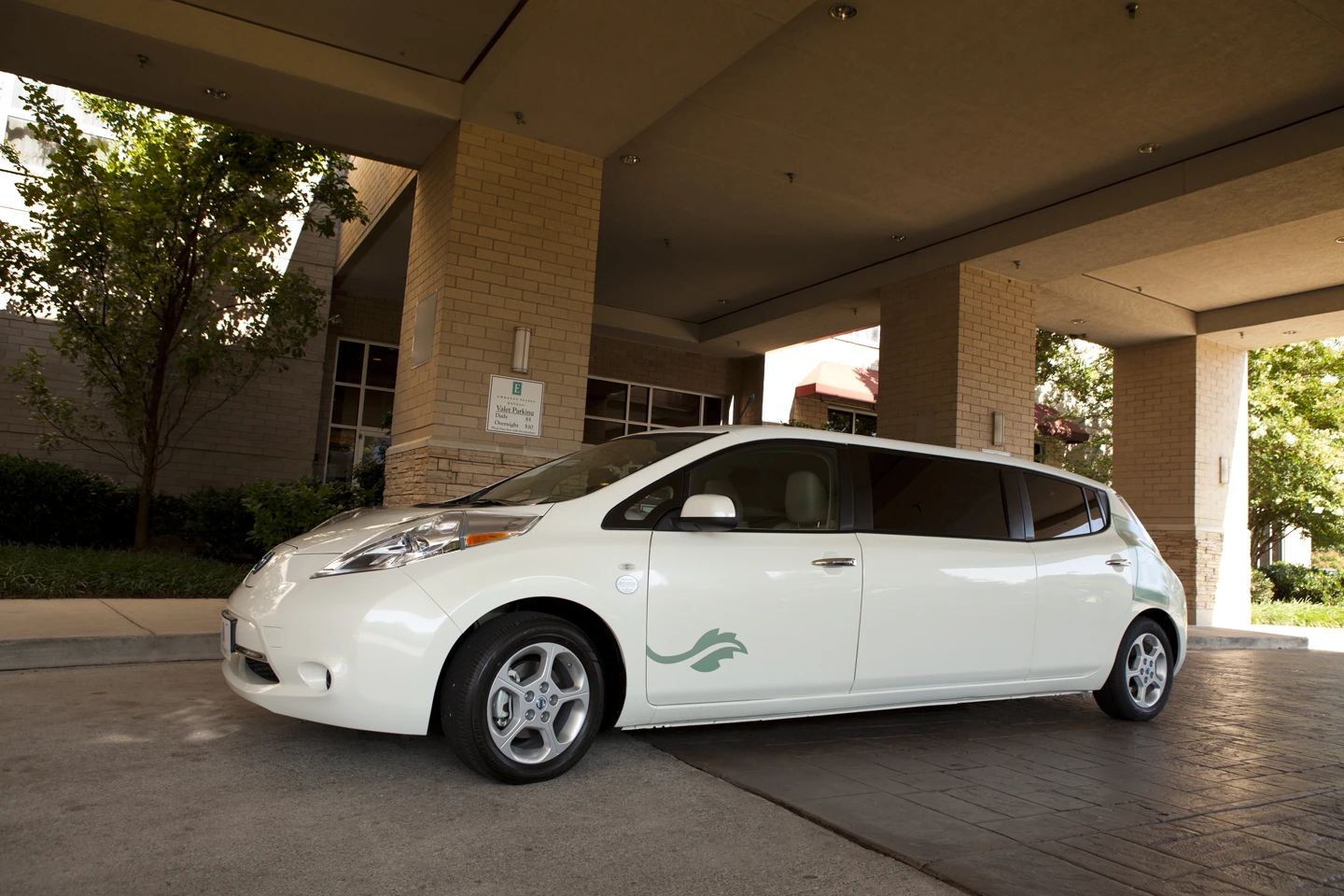 The leaf limo has just one battery, but it's been moved into the rear for better balance (Photo: Nissan)