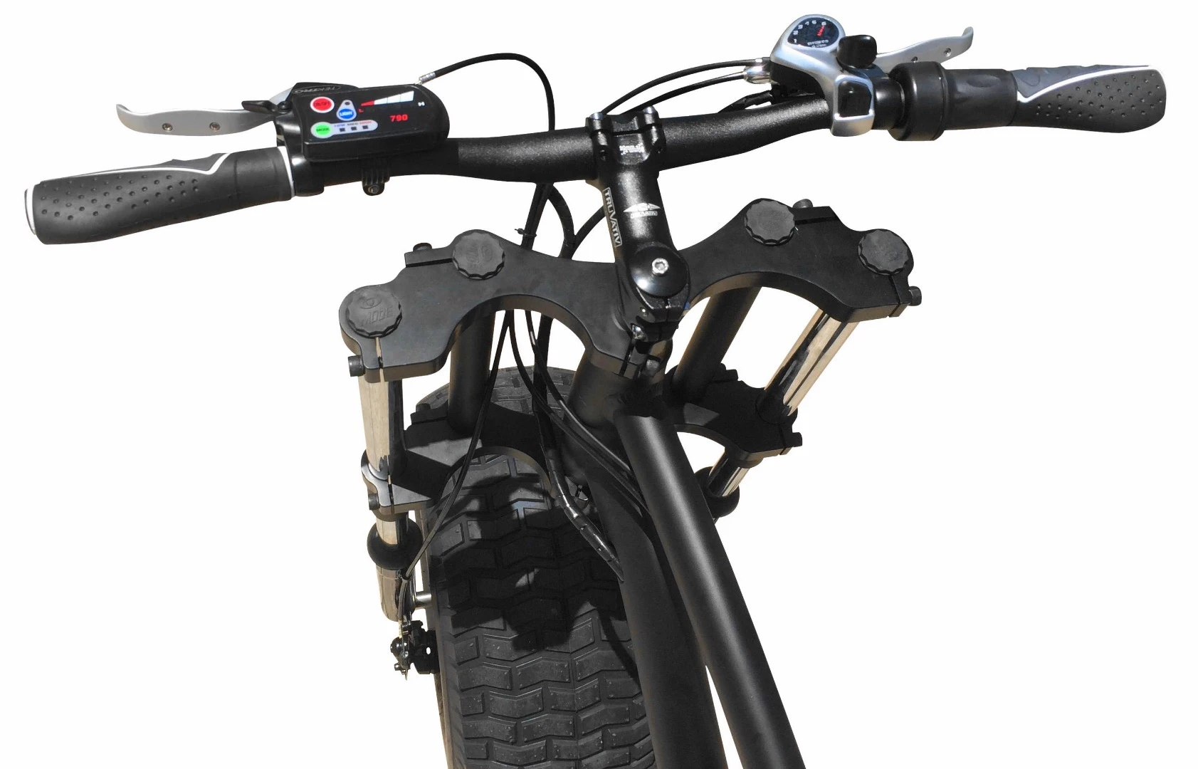 The Xterrain500's taller front wheel can be swapped for the 20 x 10-incher by moving the RockShox suspension forks closer together, via an adaptable crown plate
