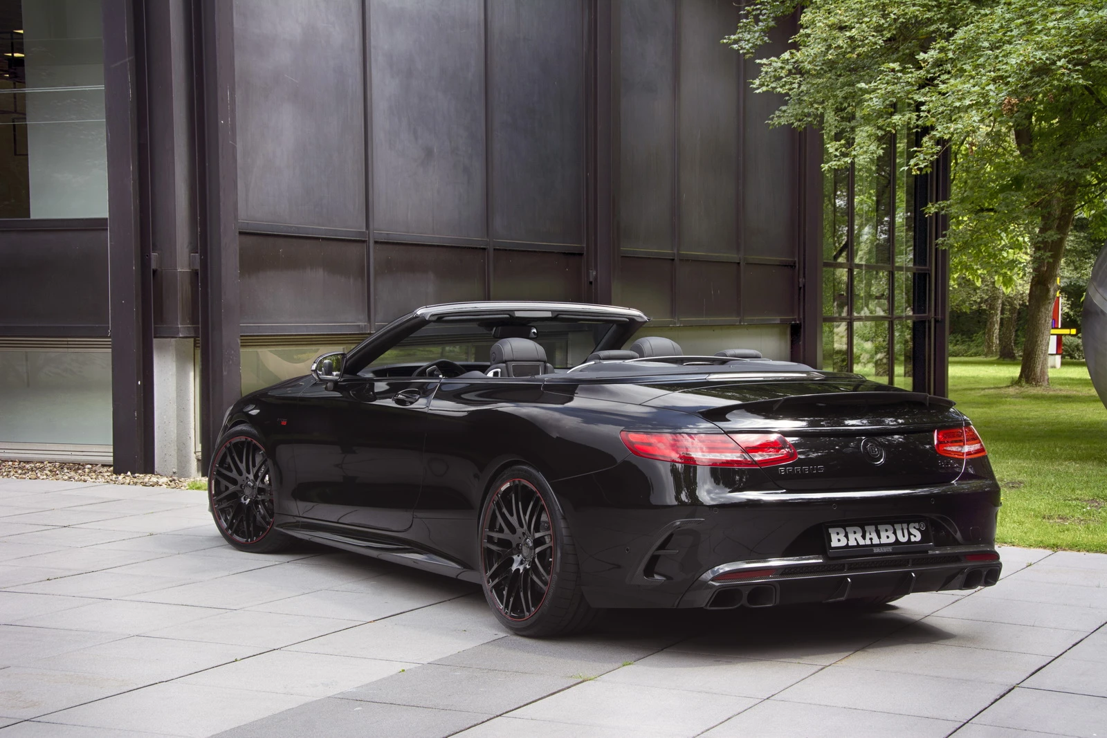 The Brabus S63 AMG is still a handsome car, even if it's a bit darker than the standard version