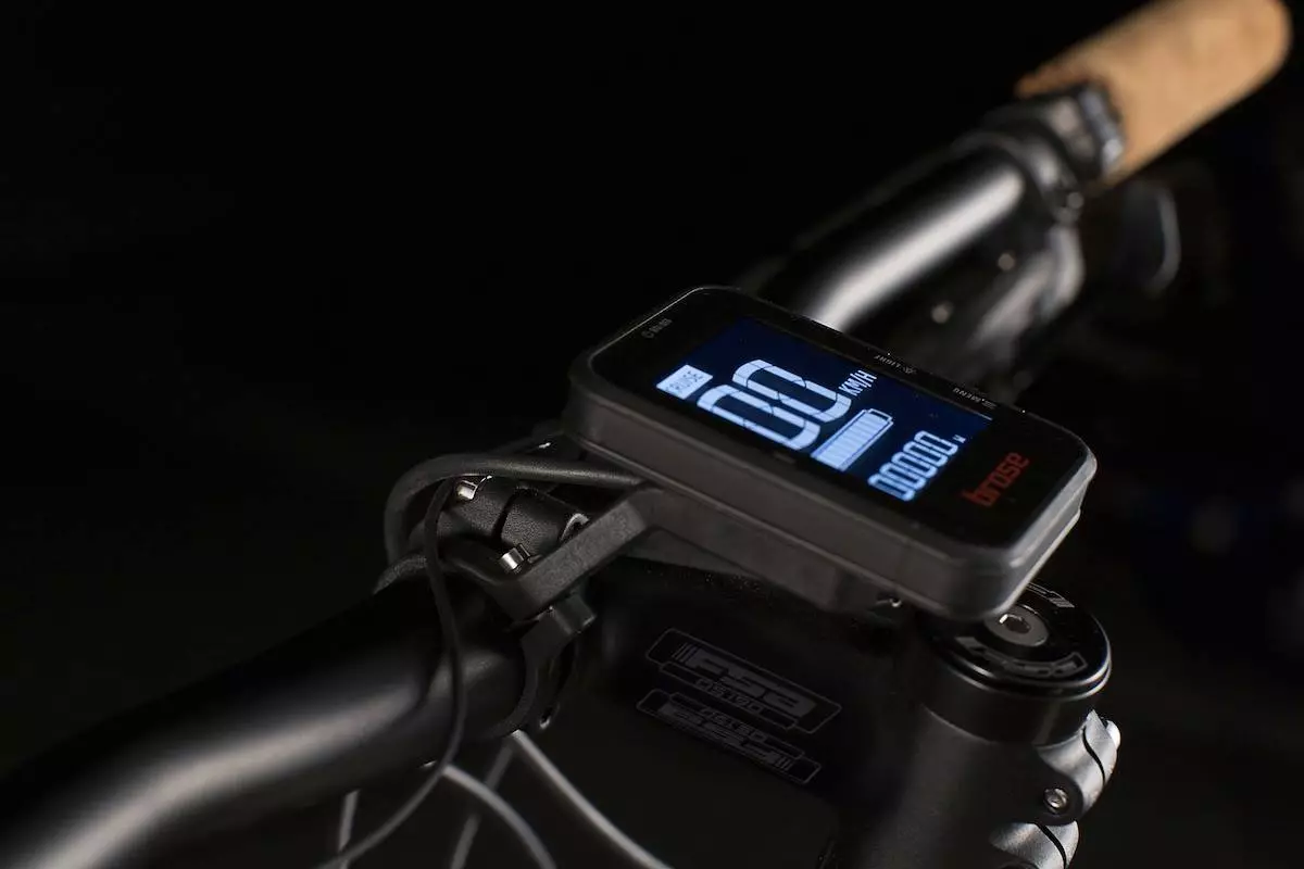 The electric drive is controlled from the handlebar computer