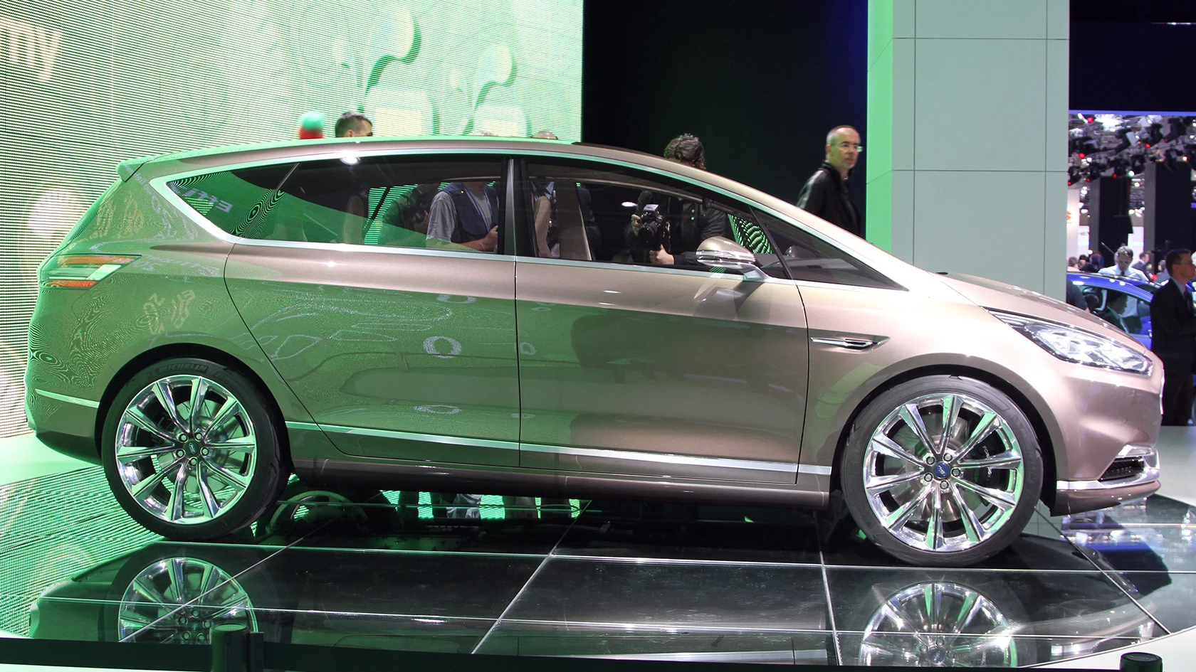 The Ford S-Max Concept uses the Ecoboost petrol engine