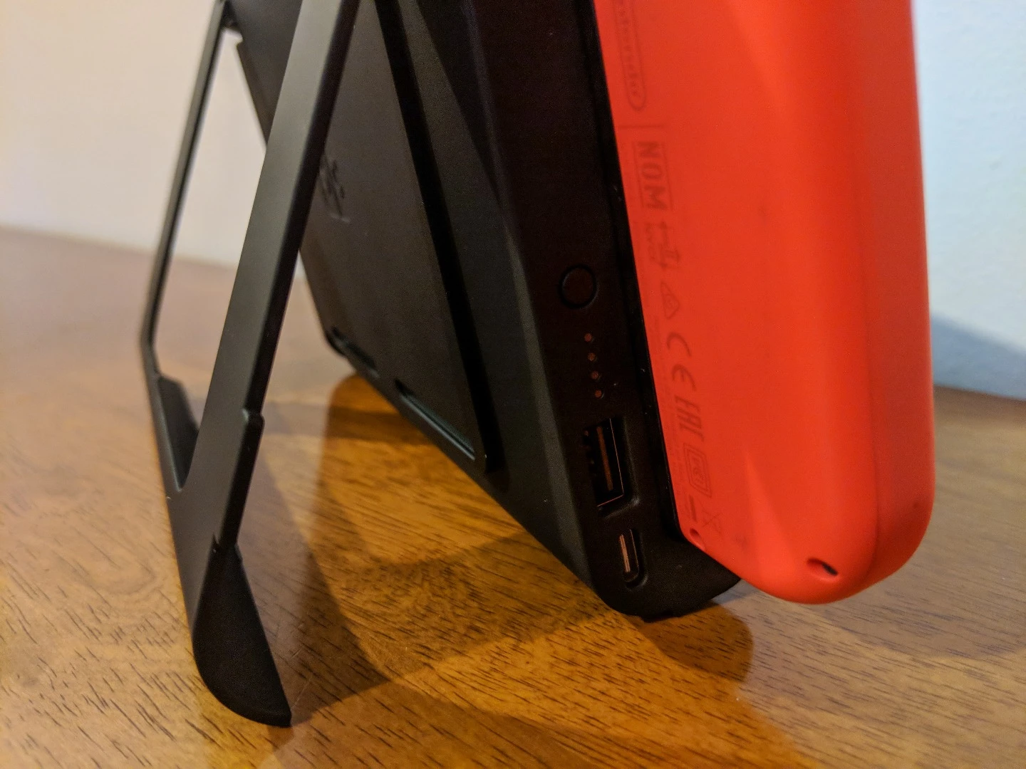 The SwitchCharge also includes two game card slots