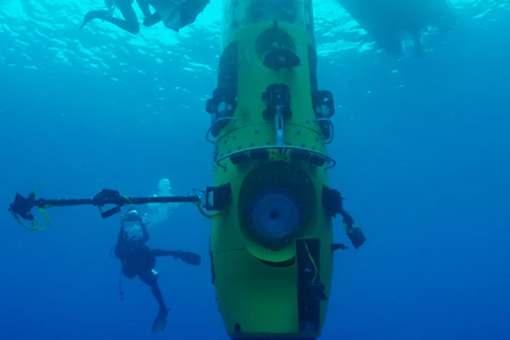 The DEEPSEA CHALLENGER with one of its utility booms deployed (Photo: National Geographic/DEEPSEA CHALLENGE)