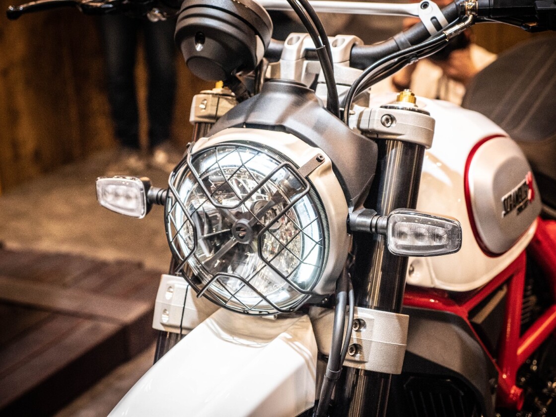The Scrambler Desert Sled sports a type-approved headlight mesh guard that lends an off-road feel