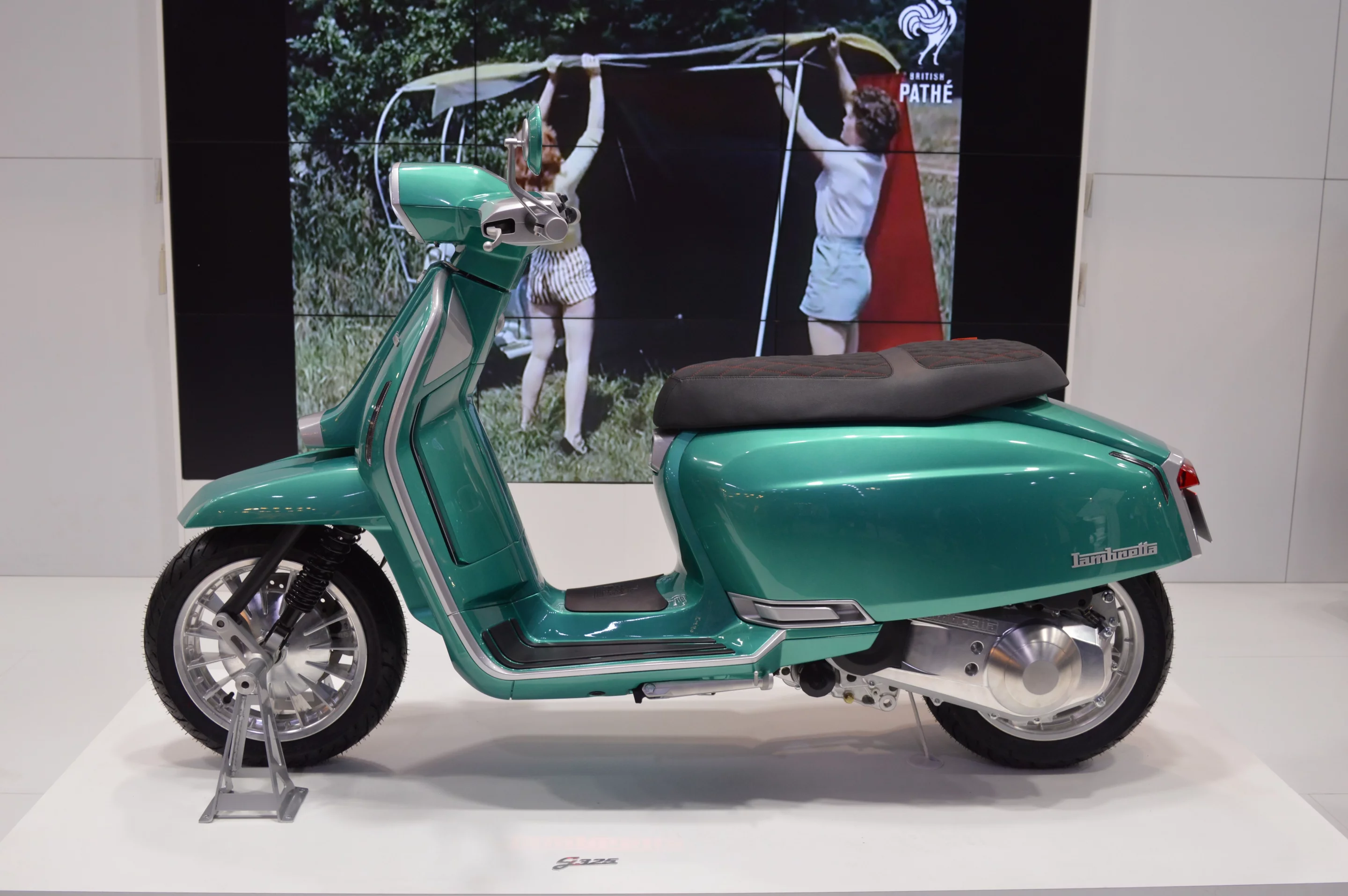 The Lambretta G325 arrived at the EICMA show as a concept model, but it will not be long before it goes into production and specs are released. in the meantime, Lambretta suggests that it will also introduce an electric model at the Auto Expo show in India in February 2020