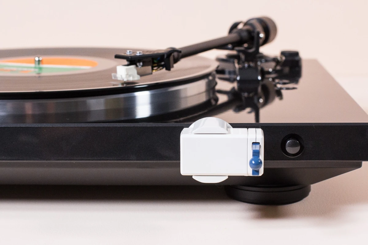 Smartians can auto-cue the music at the push of an icon on a smartphone screen