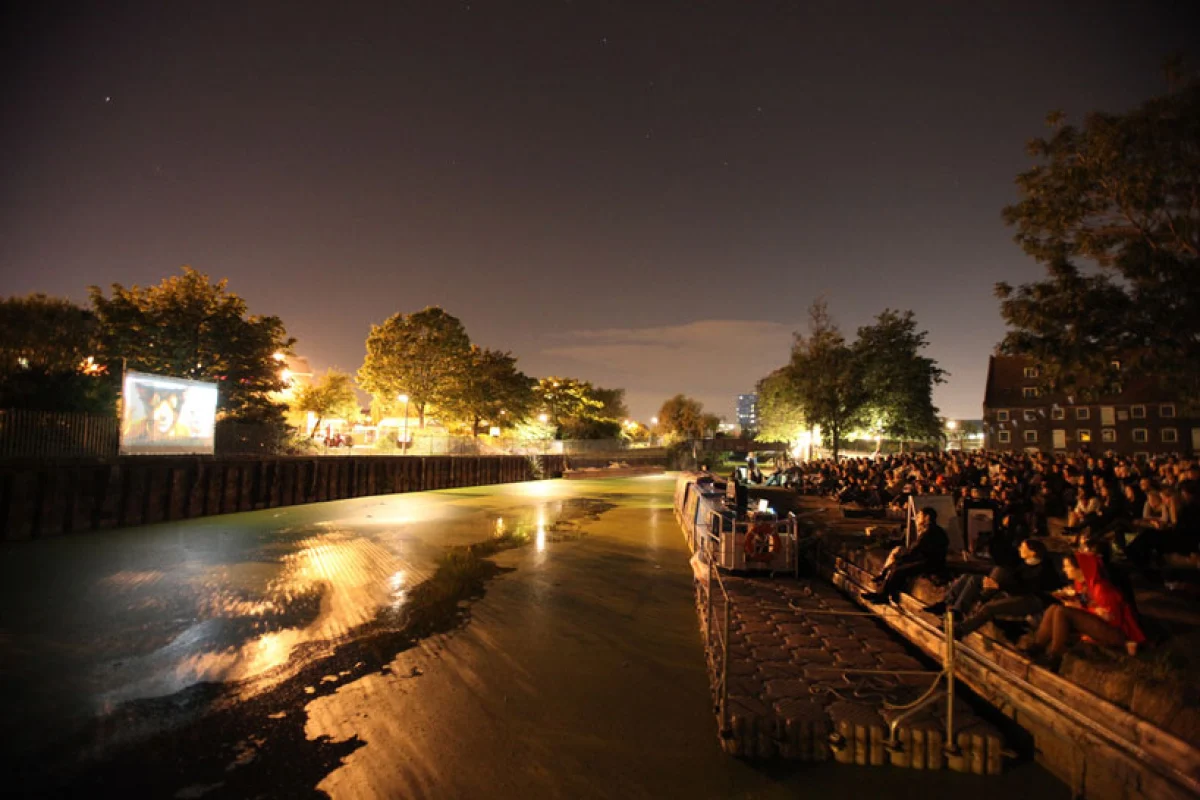 The Floating Cinema projects films from the barge onto an exterior fixed surface, allowing Londoners to enjoy an open air motion picture experience