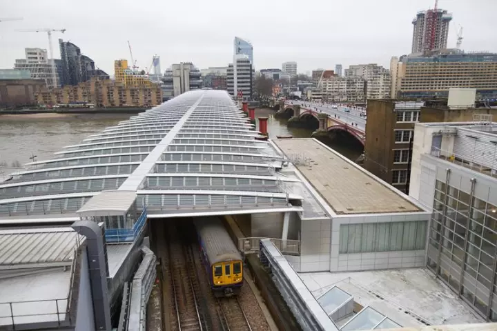 Work has finished on Blackfriar's Bridge in London, now the largest solar bridge in the world