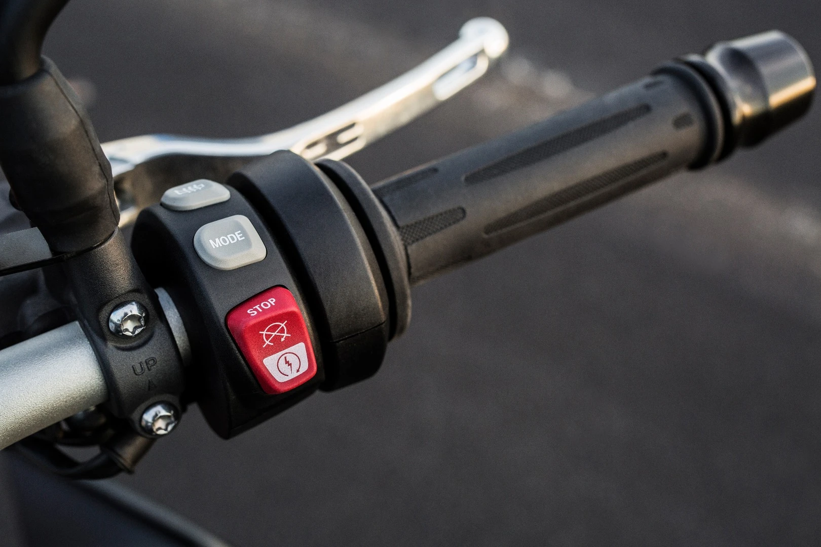2017 BMW S1000R: right switchgear houses the mode switch