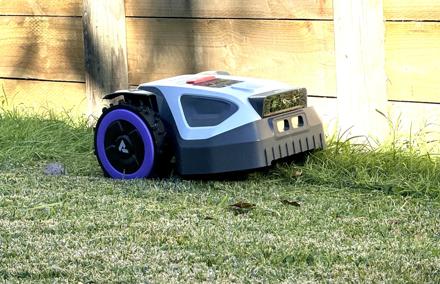 Anthbot's M9 punches above its weight when it comes to cutting grass