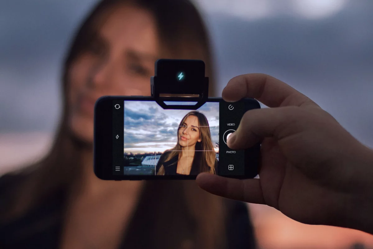 The iblazr 2 wireless LED flash syncs with the native camera apps of iOS and Android devices