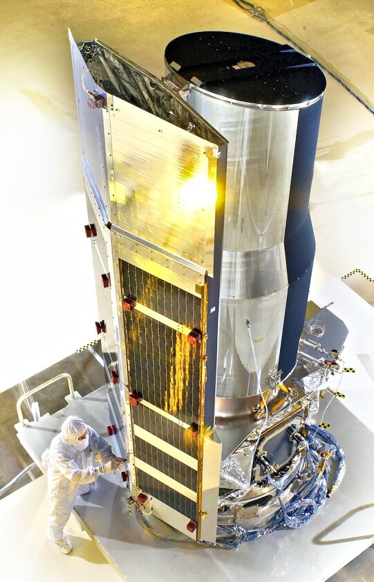 The Spitzer space telescope shortly prior to launch (Photo: NASA)