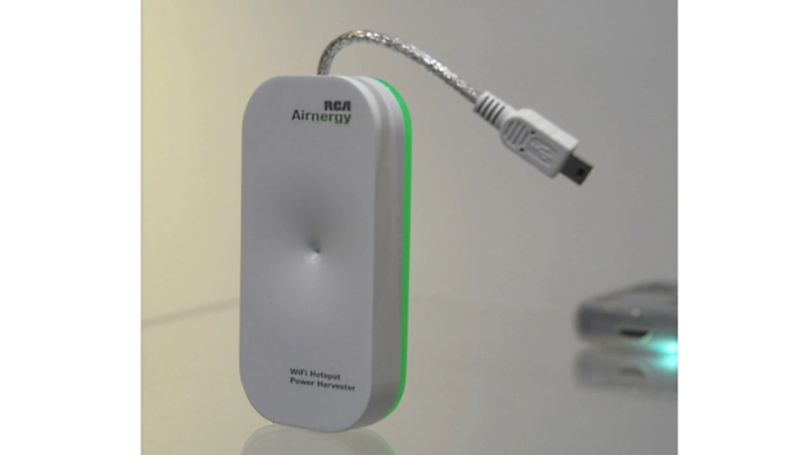 The RCA Airnergy harvests ambient WiFi energy to charge your gadgets (Photo: OhGizmo)