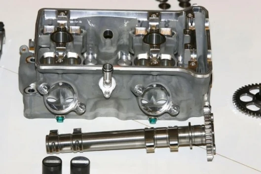 RC211V cylinder head