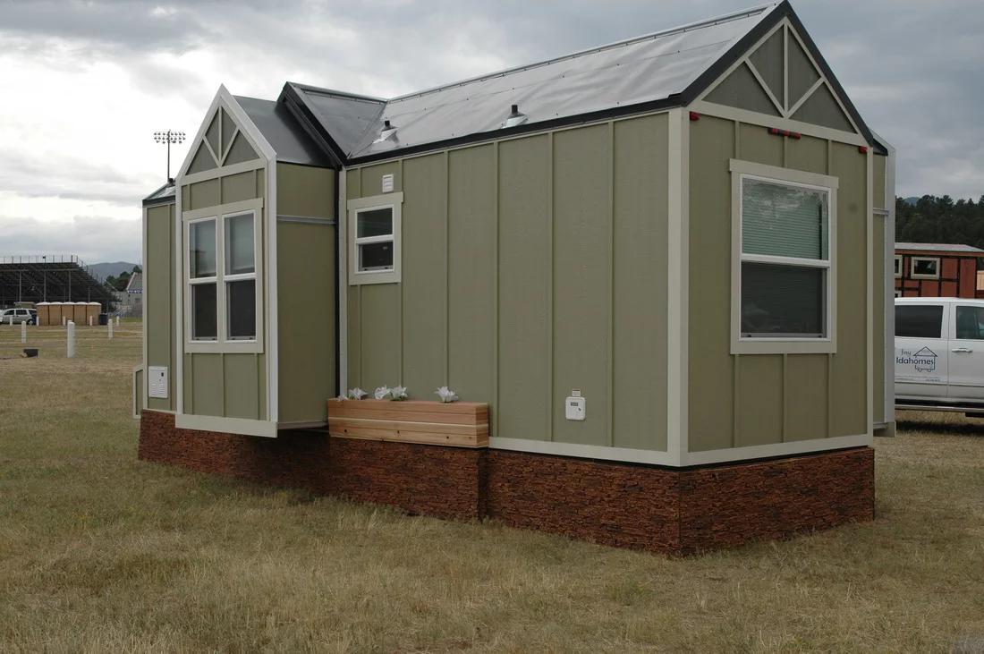 The unnamed towable tiny house is legally classified as an RV and measures 26 ft (7.9 m) long