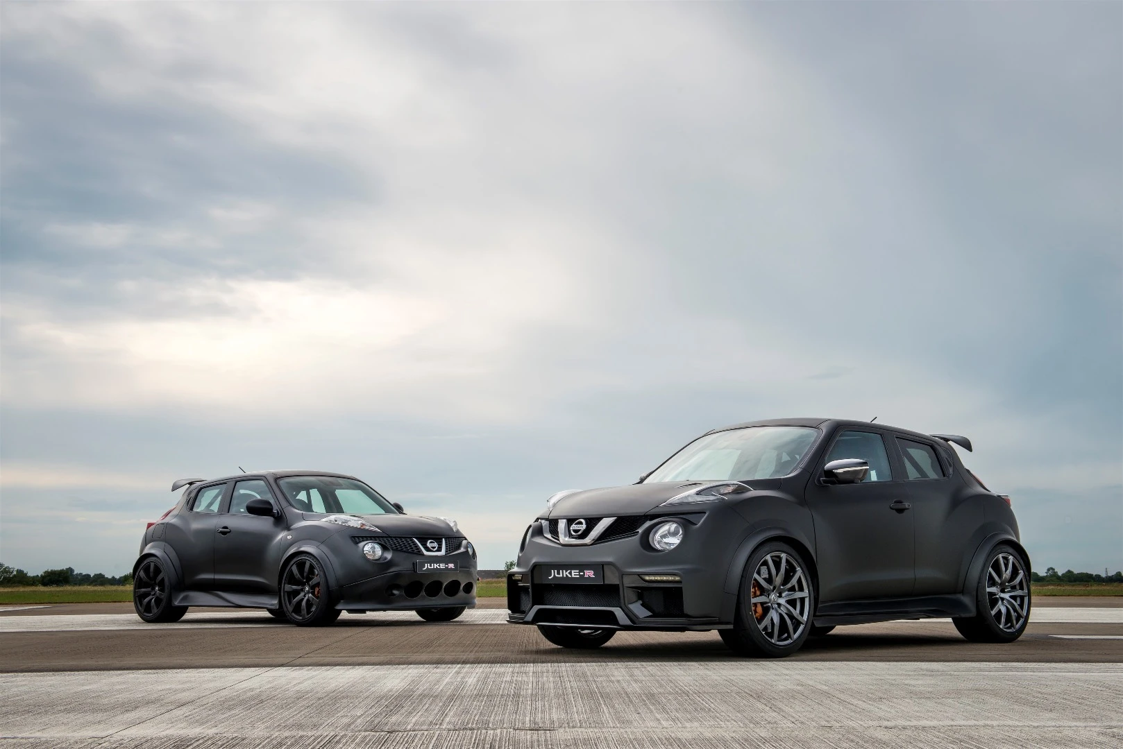 When compared to the original Juke-R (left), the 2.0 has a new face and a new set of wheels