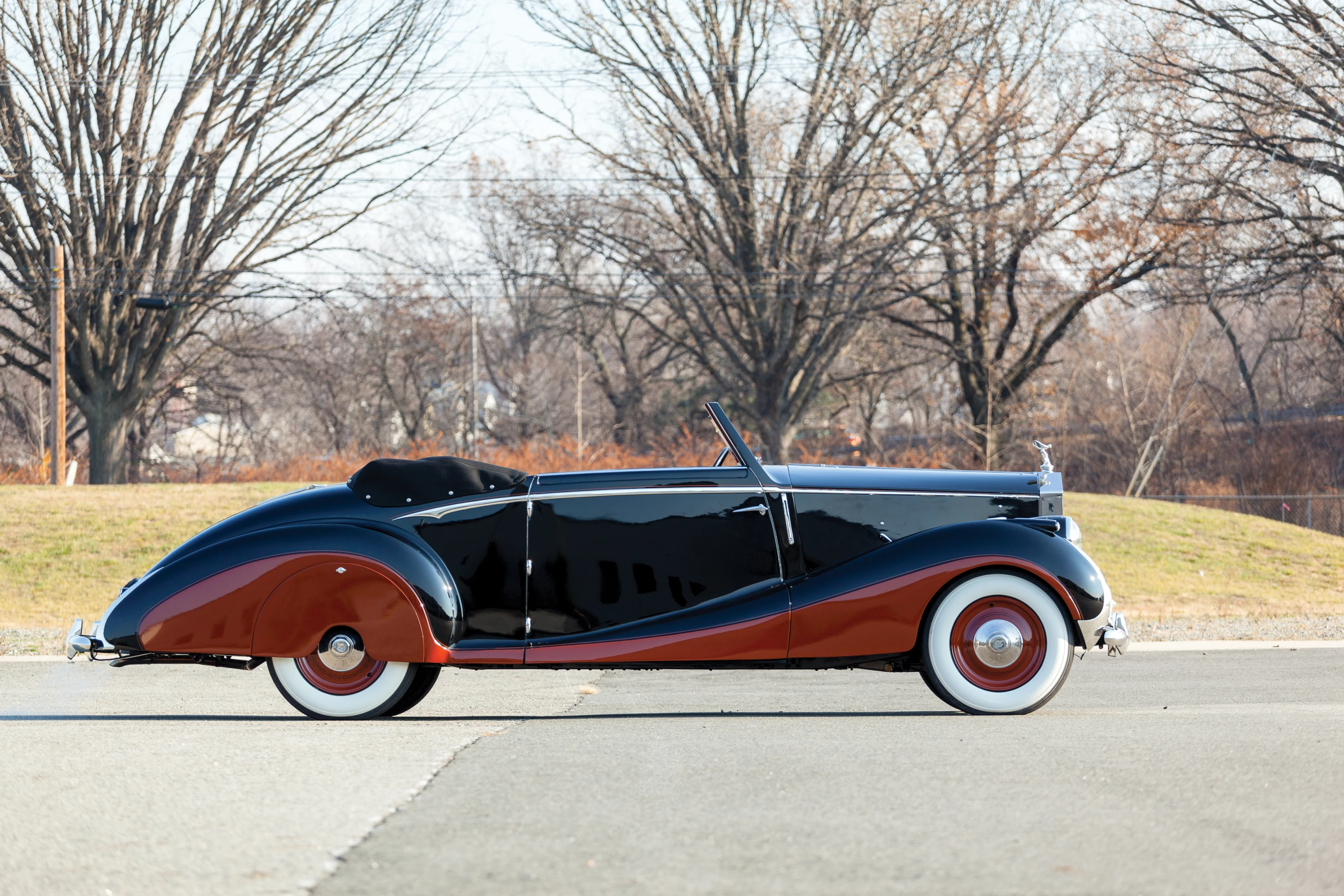 The Cabriolet by Franay has a wheel base of 127 inches (322 cm)