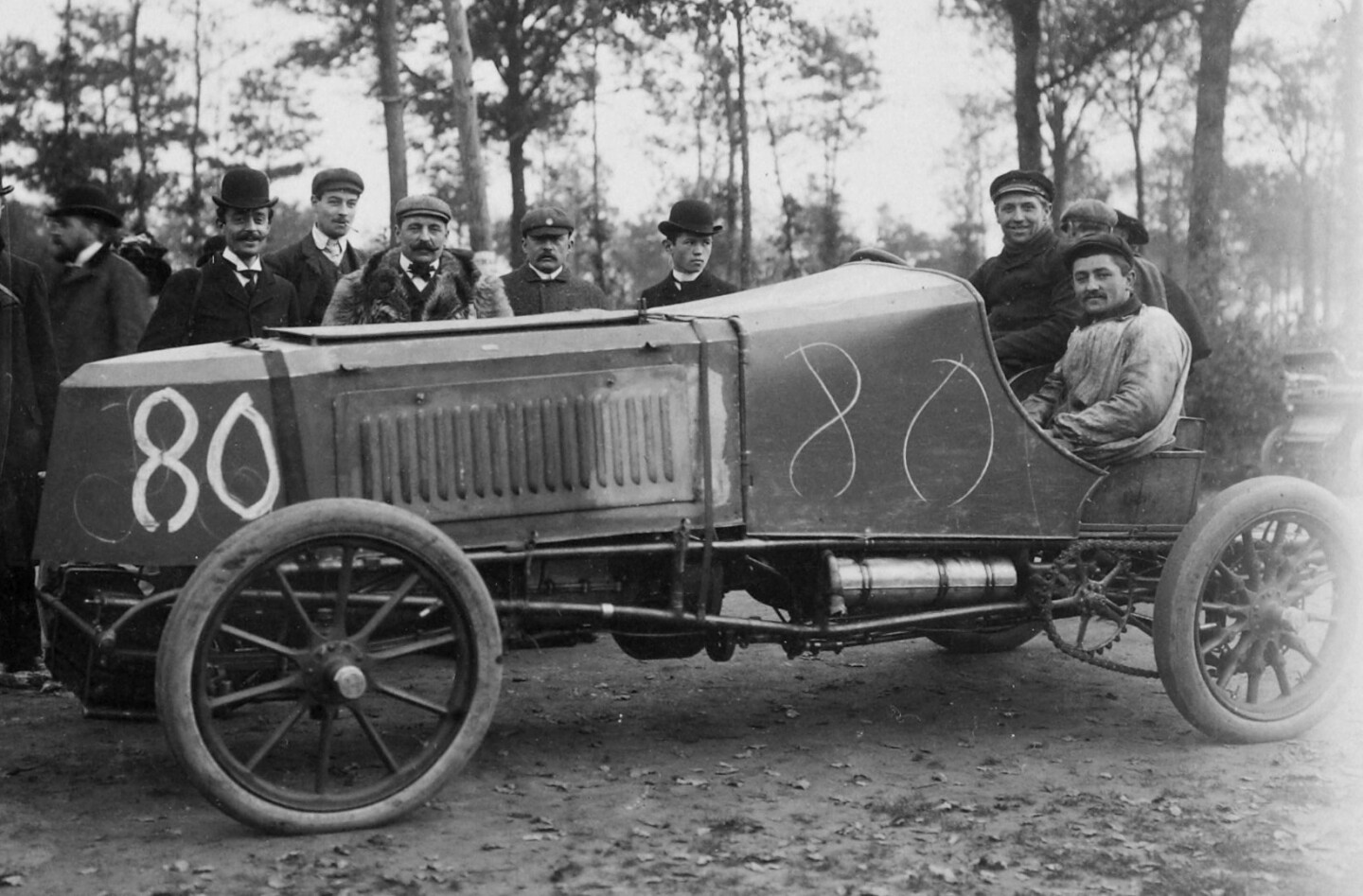 American Arthur Duray was the first man to drive at more than 80 miles an hour, when the veteran professional driver covered the flying kilometre in 26.8 seconds at Ostende Belgium on 17 July 1903, setting a new speed record of 83.47 mph (134.3 km/h) in his Gobron Brillie.