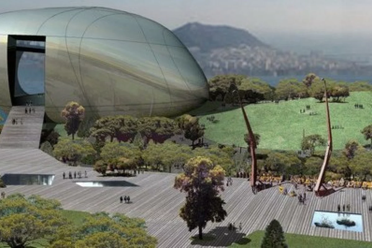 Open Suseok resembles an alien spaceship or an enormous pebble perched at the end of the promenade (image by Lacoste Stevenson)