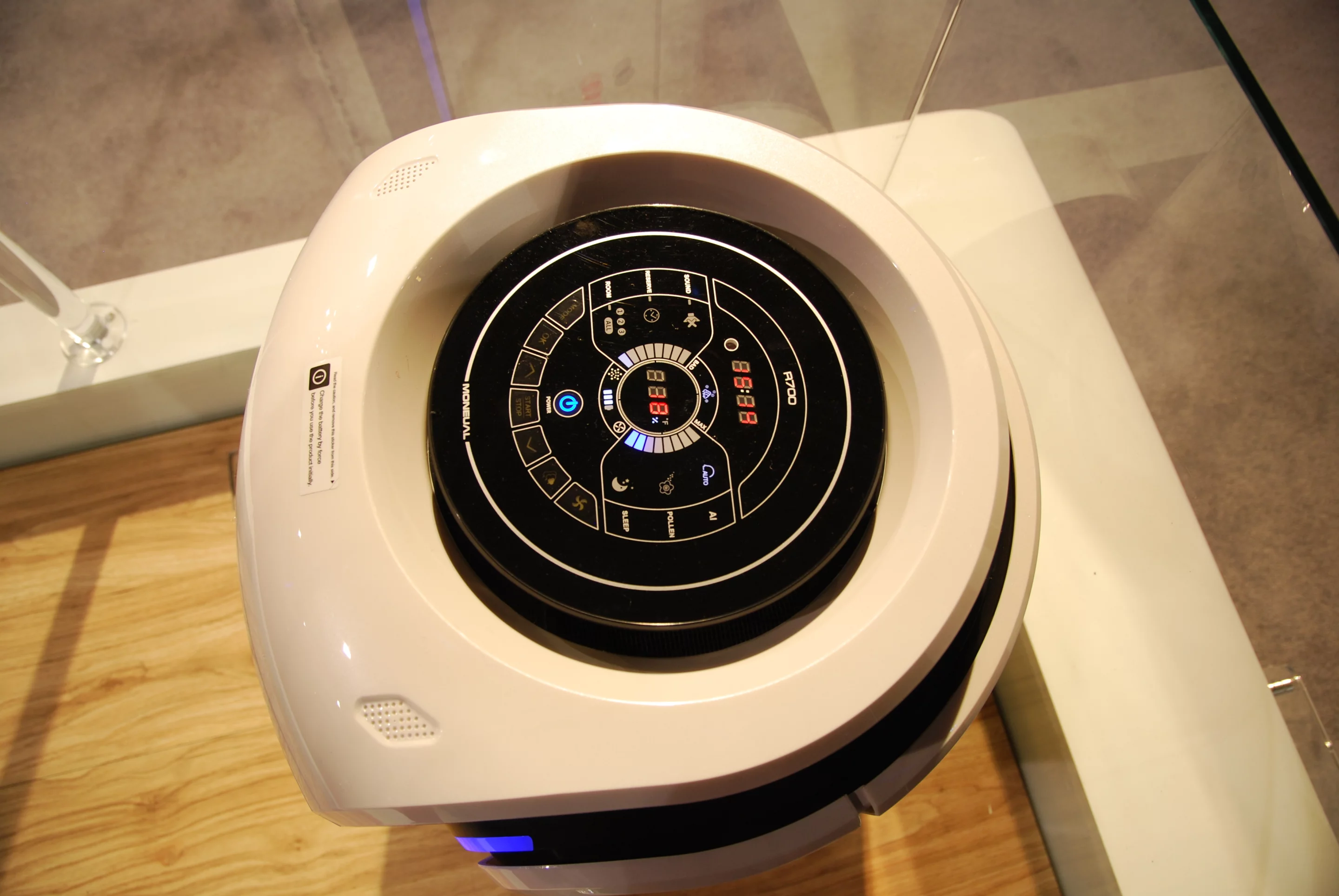 Rydis' H800 robotic air purifier roams the house in search of allergens, odor and dust
