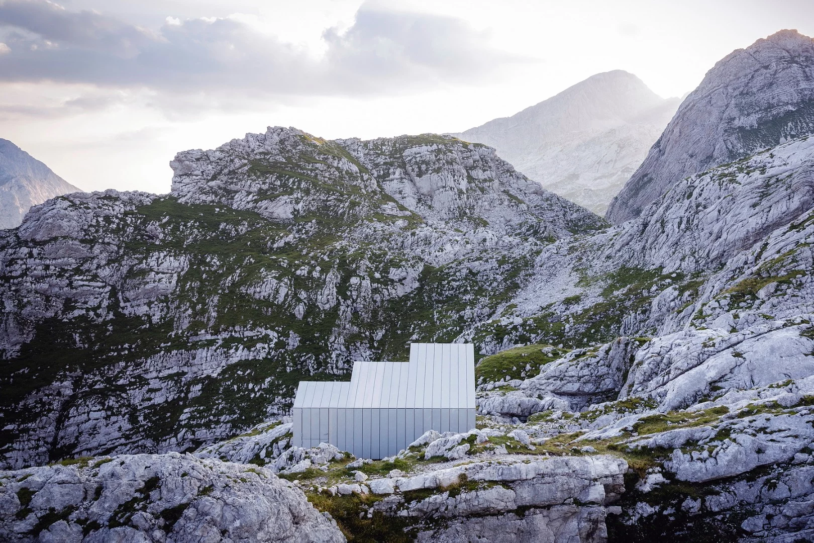 Engineers AKT II ensured that the structure would stand up to the challenges presented by the site